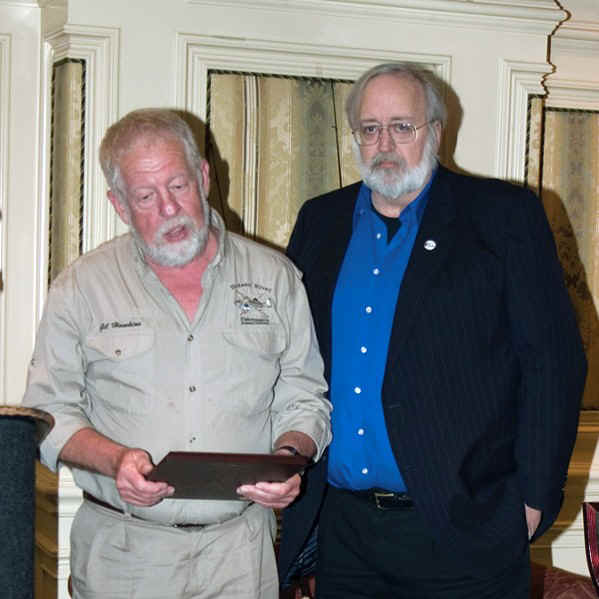 Gil darren pete barrett award 2009.jpg (87217 bytes)