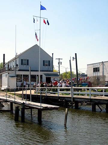 Hackensack Yacht Club.JPG (36240 bytes)