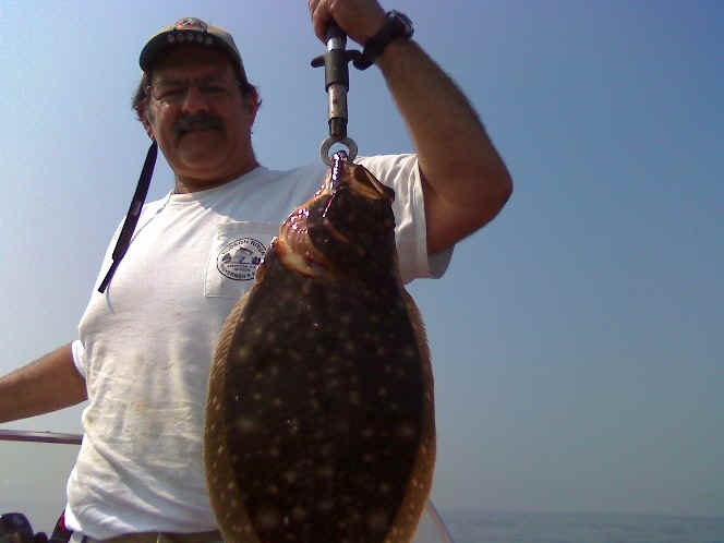 tom Guyre fluke 2009.JPG (63749 bytes)