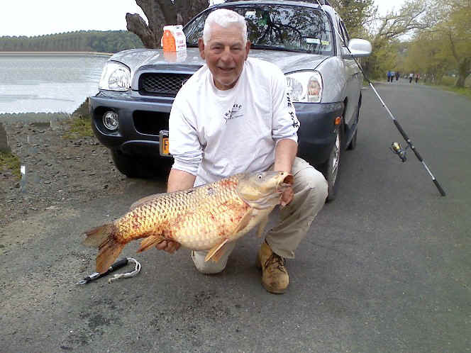 webJohnFcarp38lb.jpg (130309 bytes)